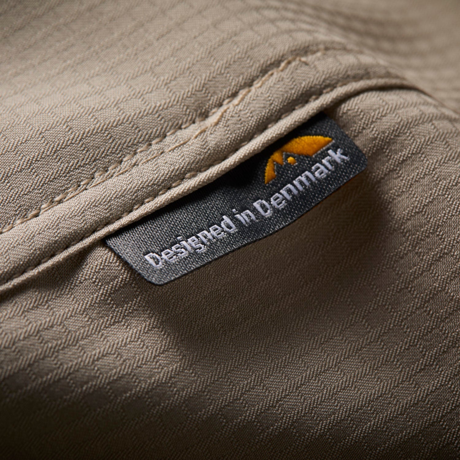 Ezmar-Light-Kortaermet-Khaki-Geoff-Anderson-Closeup-2.jpg